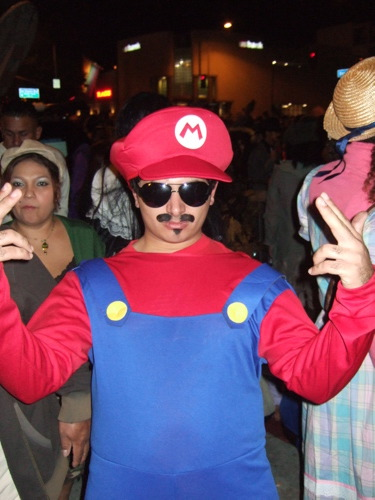 Illustration for article titled Nintendo Love Invades West Hollywood Costume Carnaval